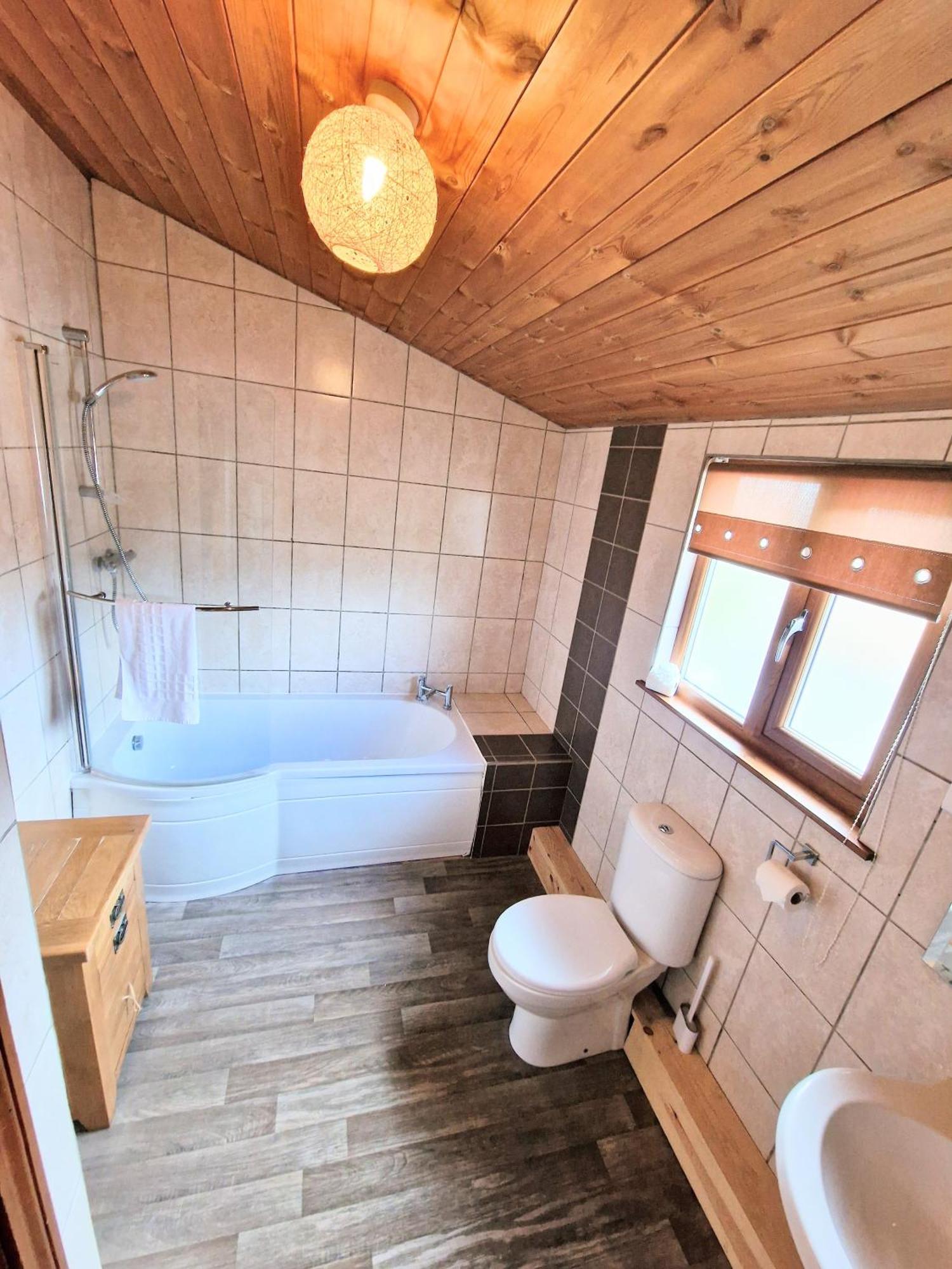 Torridon 1 With Private Hot Tub - Fife - Loch Leven - Lomond Hills- Pet Friendly Villa Kelty Exterior photo