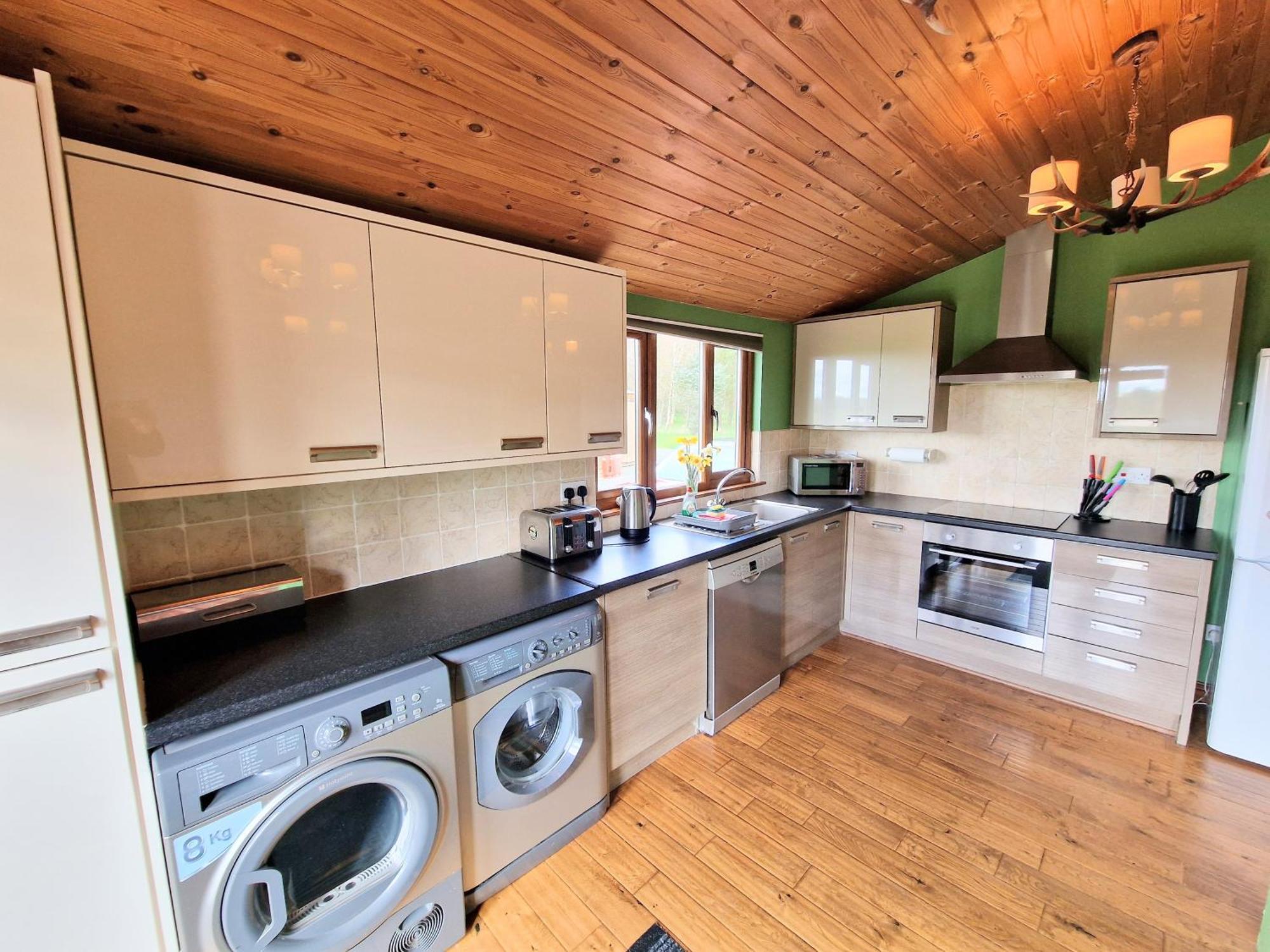 Torridon 1 With Private Hot Tub - Fife - Loch Leven - Lomond Hills- Pet Friendly Villa Kelty Exterior photo